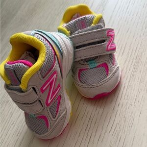 New Balance 888 Baby Sneakers – NEW – Size 2 – Gray with Pink & Yellow